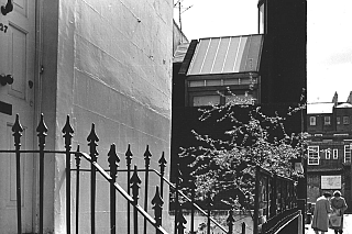 02-Ken place-exterior-2 ladies