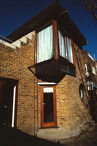 02-14 Murray Mews, Entrance