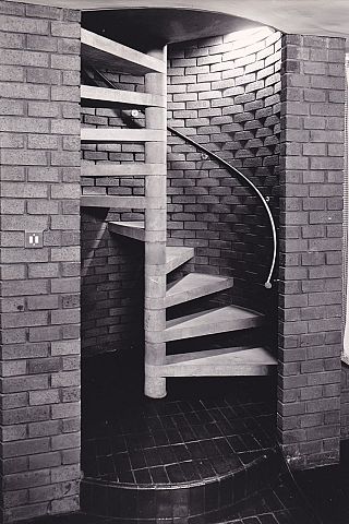 11-Ken place-spiral stair